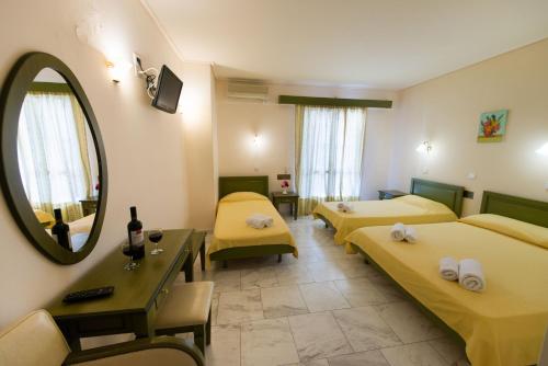 Imagen de la habitación del Hotel Niras. Foto 10