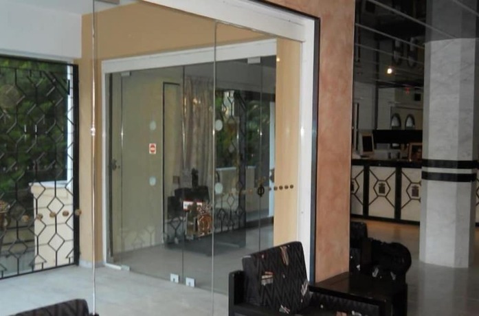 Imagen general del Hotel Niriedes Dionyssos Village. Foto 4