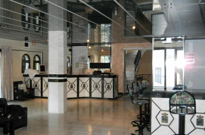 Imagen general del Hotel Niriedes Dionyssos Village. Foto 12