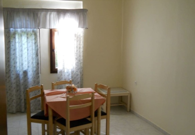 Imagen de la habitación del Hotel Niriedes Dionyssos Village. Foto 14