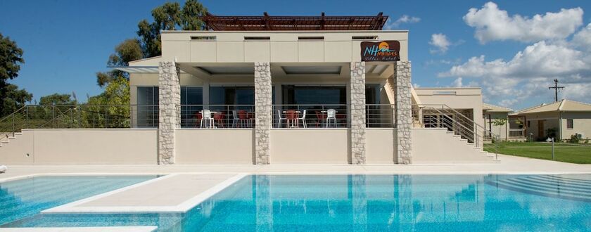 Imagen general del Hotel Niriides Luxury Villas. Foto 1