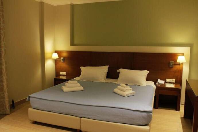Imagen de la habitación del Hotel Niriides Luxury Villas. Foto 13
