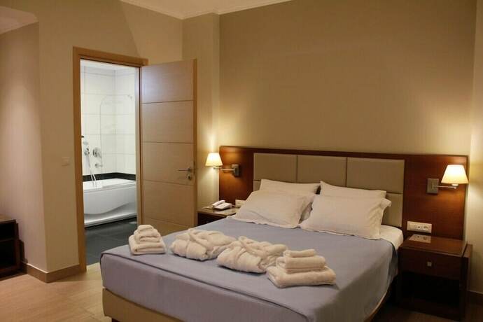 Imagen de la habitación del Hotel Niriides Luxury Villas. Foto 15