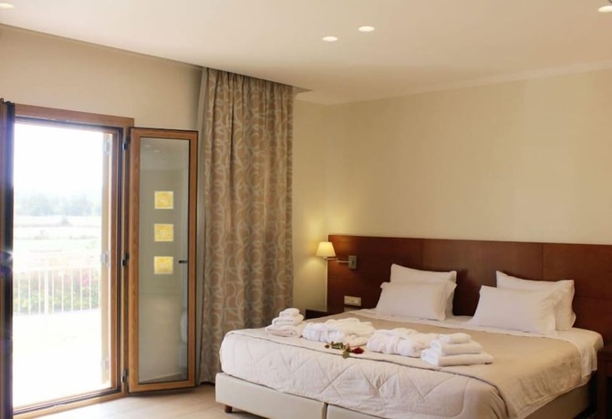 Imagen general del Hotel Niriides Luxury Villas. Foto 10