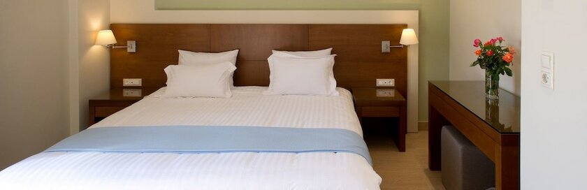 Imagen de la habitación del Hotel Niriides Luxury Villas. Foto 18