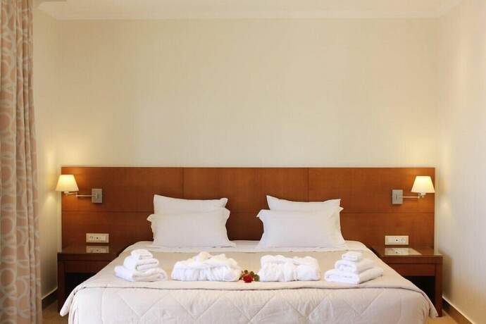 Imagen de la habitación del Hotel Niriides Luxury Villas. Foto 20