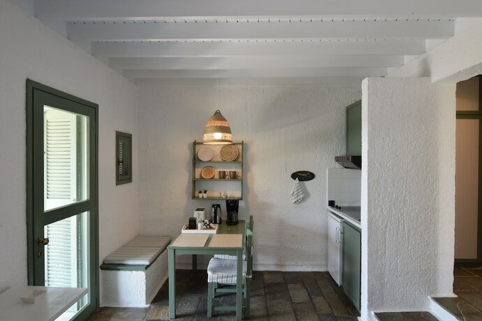 Imagen de la habitación del Hotel Niriides Villas. Foto 15