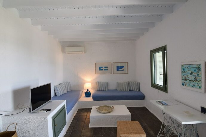 Imagen de la habitación del Hotel Niriides Villas. Foto 17