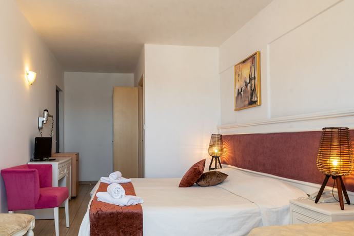 Imagen de la habitación del Hotel Nirikos. Foto 3