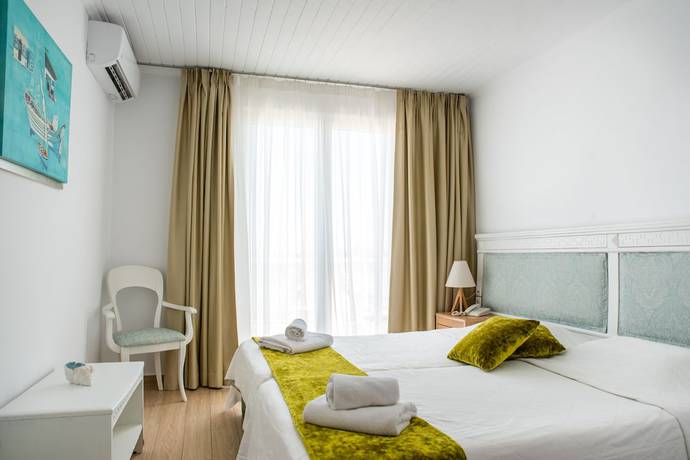 Imagen de la habitación del Hotel Nirikos. Foto 5