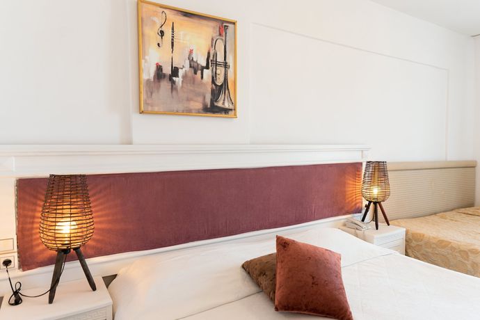 Imagen de la habitación del Hotel Nirikos. Foto 6