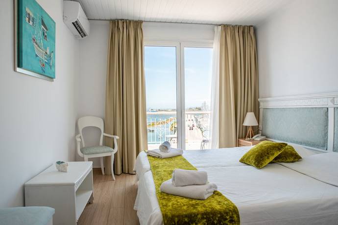 Imagen de la habitación del Hotel Nirikos. Foto 9