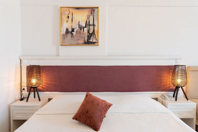Imagen de la habitación del Hotel Nirikos. Foto 19