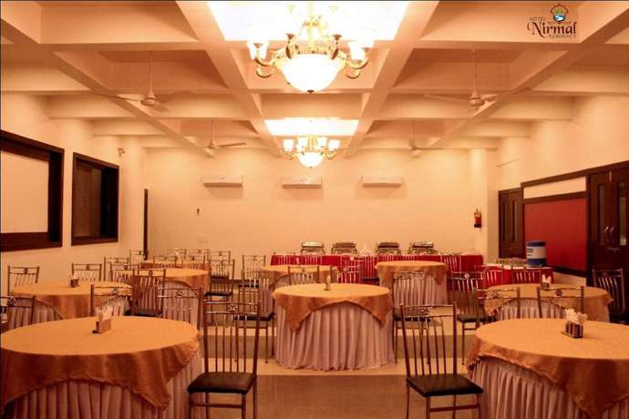 Imagen del bar/restaurante del Hotel Nirmal Residency. Foto 3