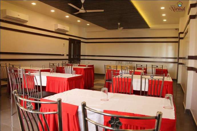 Imagen del bar/restaurante del Hotel Nirmal Residency. Foto 4