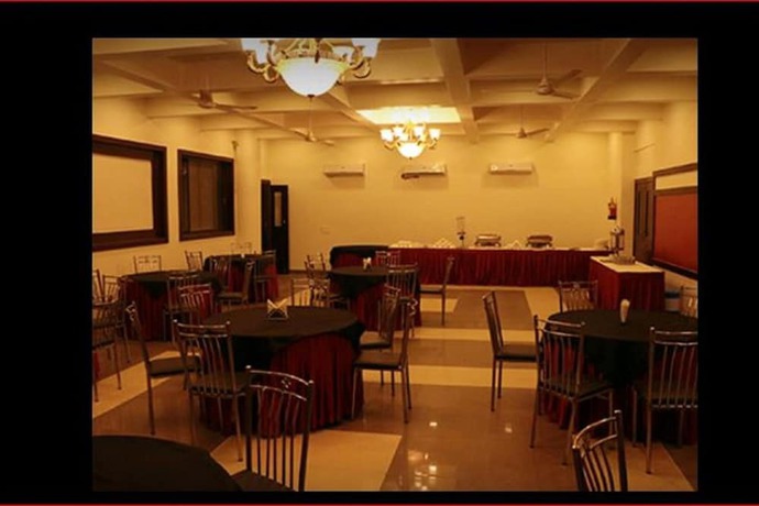 Imagen del bar/restaurante del Hotel Nirmal Residency. Foto 5