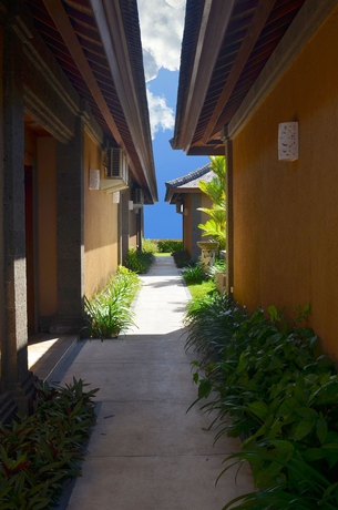 Imagen de los exteriores del Hotel Nirmala. Foto 14