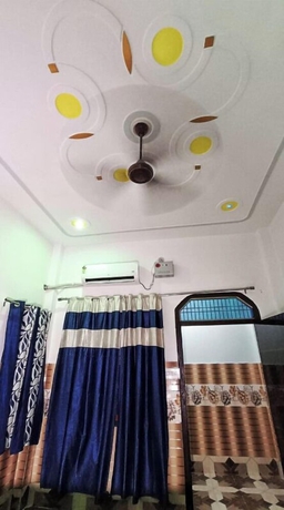 Imagen de la habitación del Hotel Nirmala Sadan Homestay Ayodhya. Foto 11