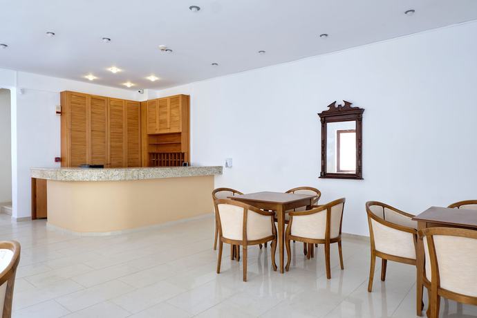 Imagen de los interiores del Hotel Niros Beach. Foto 14