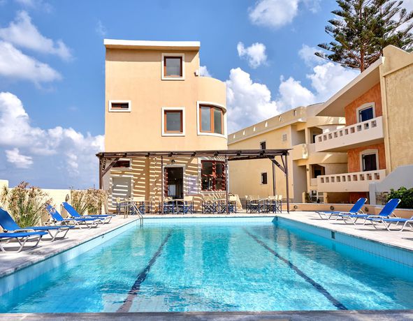 Imagen de la piscina del Hotel Niros Beach. Foto 17