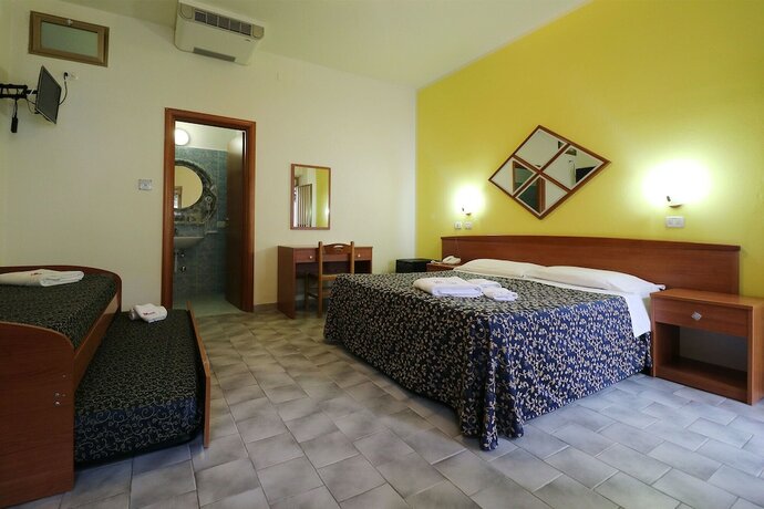 Imagen de la habitación del Hotel Nirvana Club Village. Foto 10