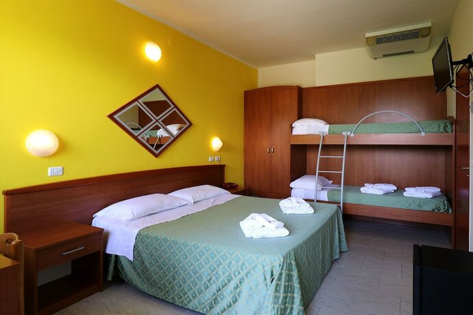 Imagen de la habitación del Hotel Nirvana Club Village. Foto 17