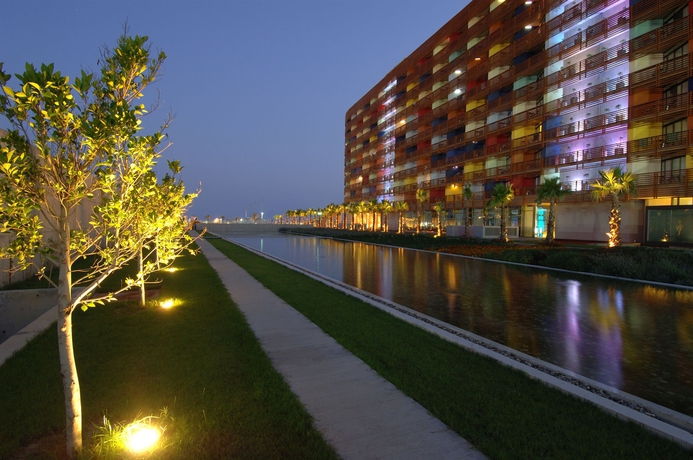 Imagen de los exteriores del Hotel Nirvana Cosmopolitan. Foto 10