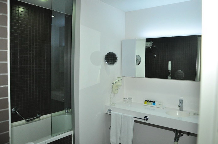 Imagen de la habitación del Hotel Nirvana Cosmopolitan. Foto 7