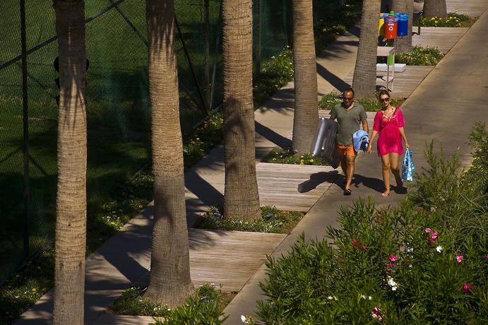 Imagen de los exteriores del Hotel Nirvana Cosmopolitan. Foto 11