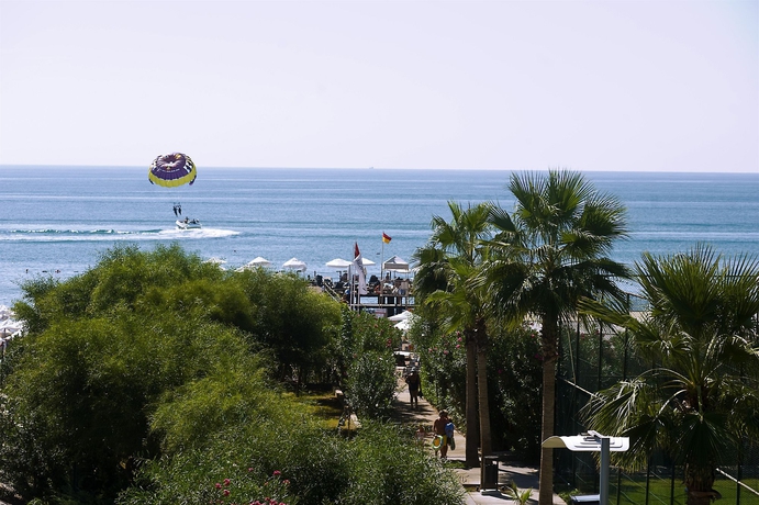 Imagen de los exteriores del Hotel Nirvana Cosmopolitan. Foto 12