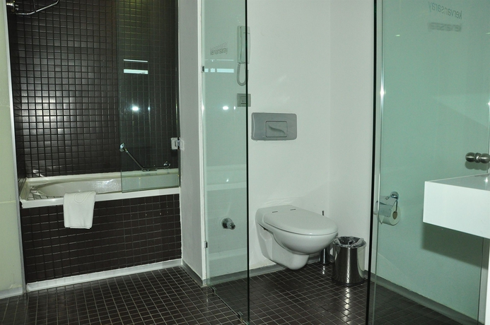 Imagen de la habitación del Hotel Nirvana Cosmopolitan. Foto 9