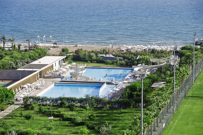 Imagen de la piscina del Hotel Nirvana Cosmopolitan. Foto 16