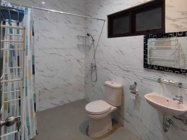 Imagen de la habitación del Hotel Nirvana House (Guest House Syari\'ah). Foto 12