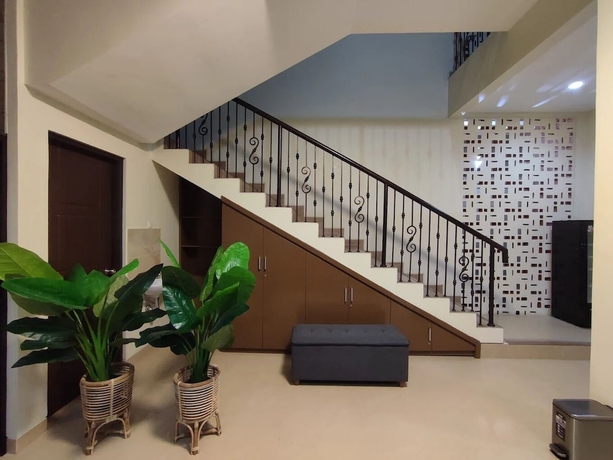 Imagen de los interiores del Hotel Nirvana House (Guest House Syari\'ah). Foto 14