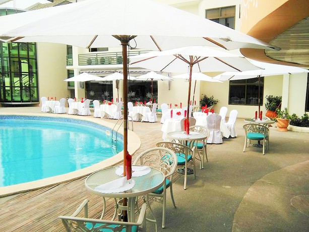 Imagen de la piscina del Hotel Nirvana Inn, Accra. Foto 5
