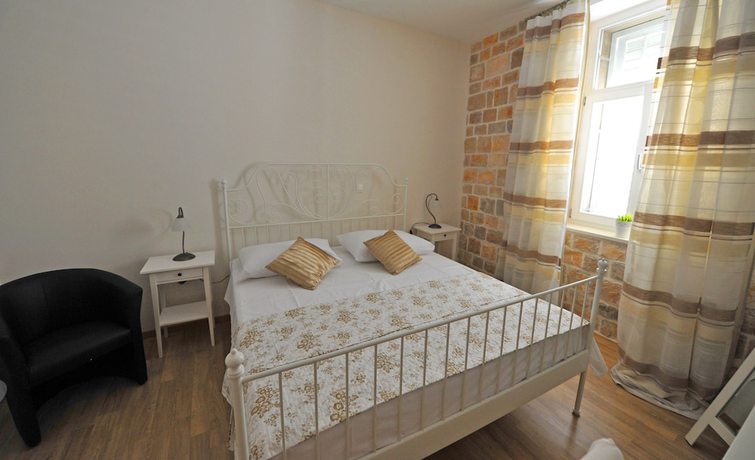 Imagen de la habitación del Hotel Nirvana Luxury Rooms. Foto 2