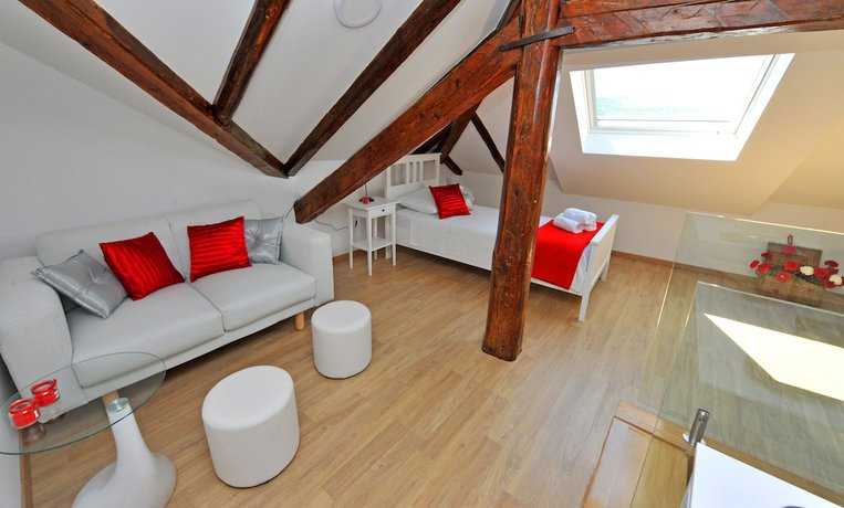 Imagen de la habitación del Hotel Nirvana Luxury Rooms. Foto 7