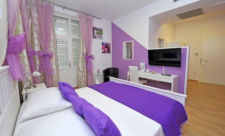 Imagen de la habitación del Hotel Nirvana Luxury Rooms. Foto 8