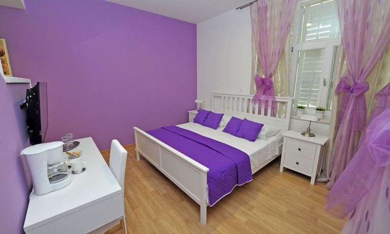 Imagen de la habitación del Hotel Nirvana Luxury Rooms. Foto 10