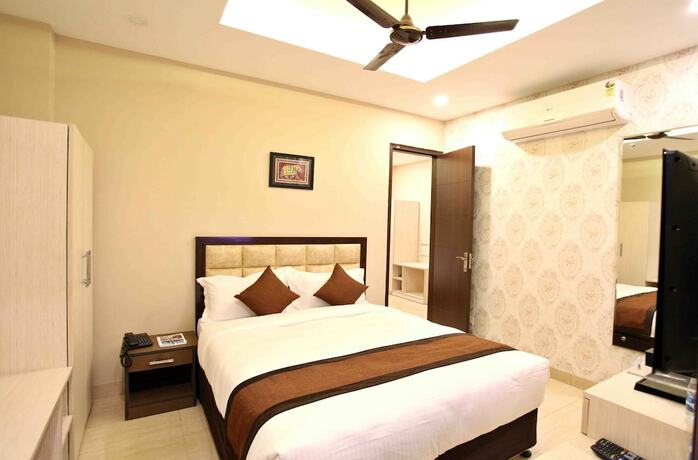 Imagen de la habitación del Hotel Nirvana Suites. Foto 13