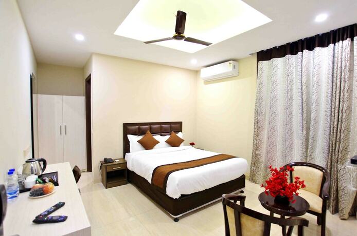 Imagen de la habitación del Hotel Nirvana Suites. Foto 14