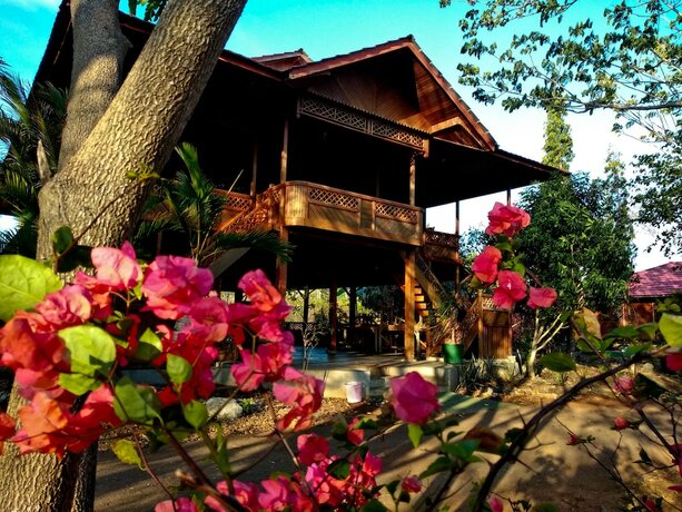 Imagen general del Hotel Nirwana Buton Villa. Foto 1