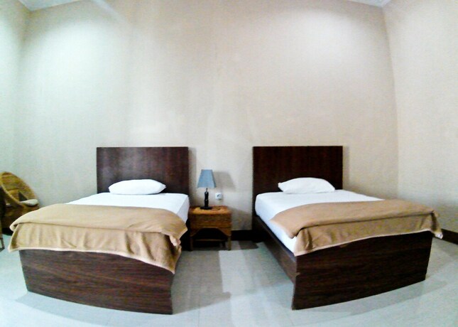 Imagen de la habitación del Hotel Nirwana Buton Villa. Foto 17