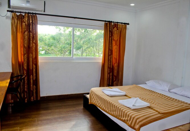 Imagen de la habitación del Hotel Nirwana Buton Villa. Foto 21