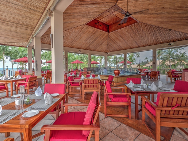 Imagen del bar/restaurante del Hotel Nirwana Resort. Foto 7