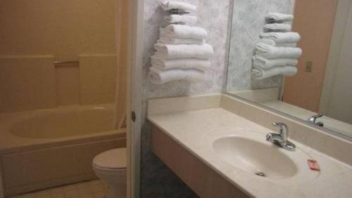 Imagen de la habitación del Hotel Nisei Inn. Foto 4