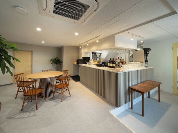 Imagen del bar/restaurante del Hotel Nishi-Karuizawa atelier bla by LONGINGHOUSE. Foto 2