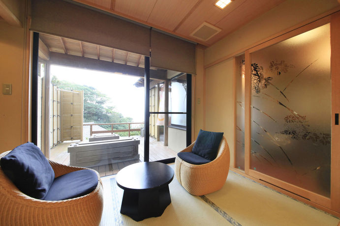 Imagen de la piscina del Hotel Nishiizu Koyoi. Foto 16