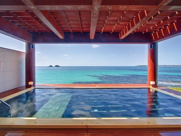 Imagen de la piscina del Hotel Nishi-nagato Resort. Foto 19