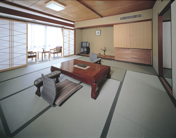 Imagen de la habitación del Hotel Nishiura Grand Kikkei. Foto 2